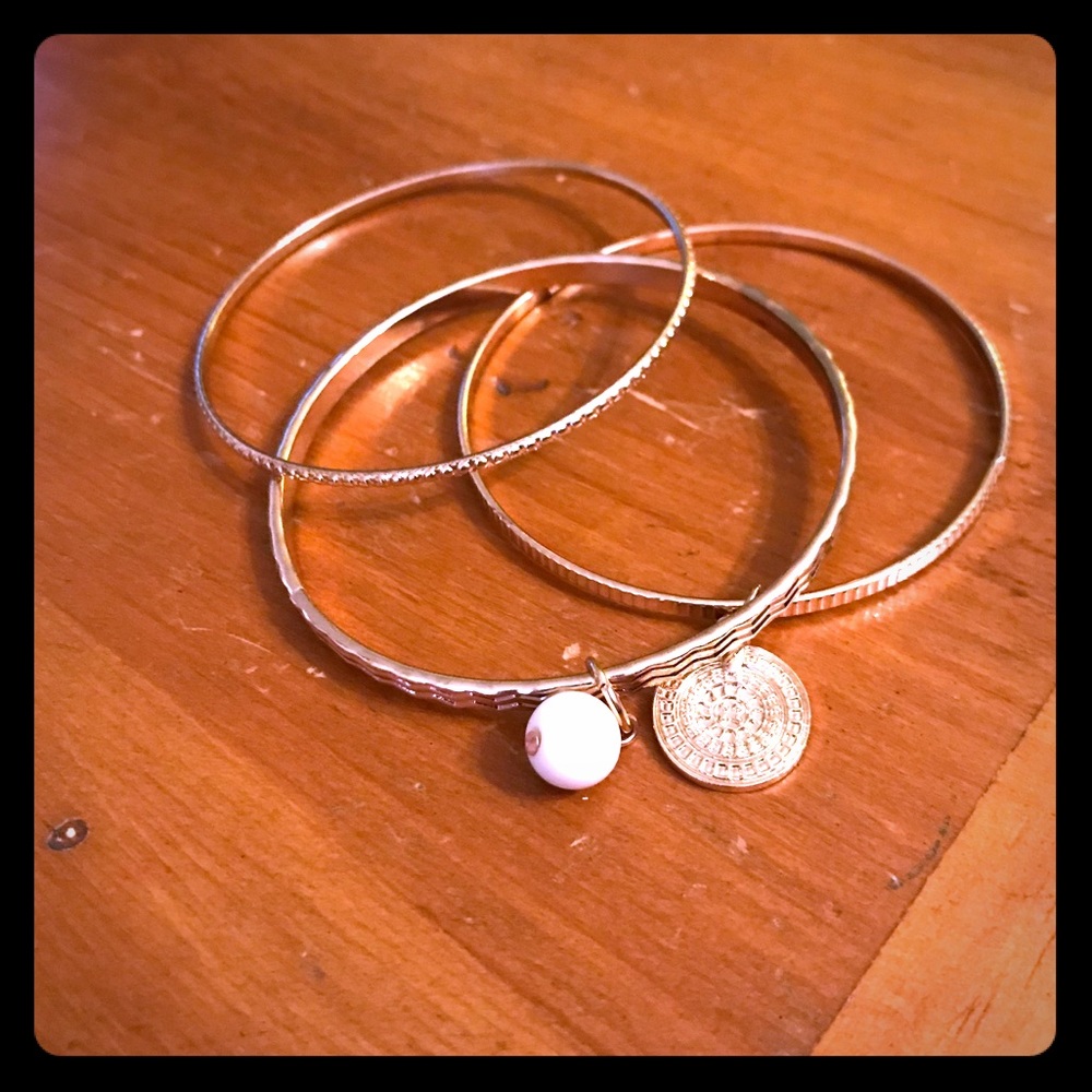 ๐3 Set Charm Bangles - Picture 2 of 8